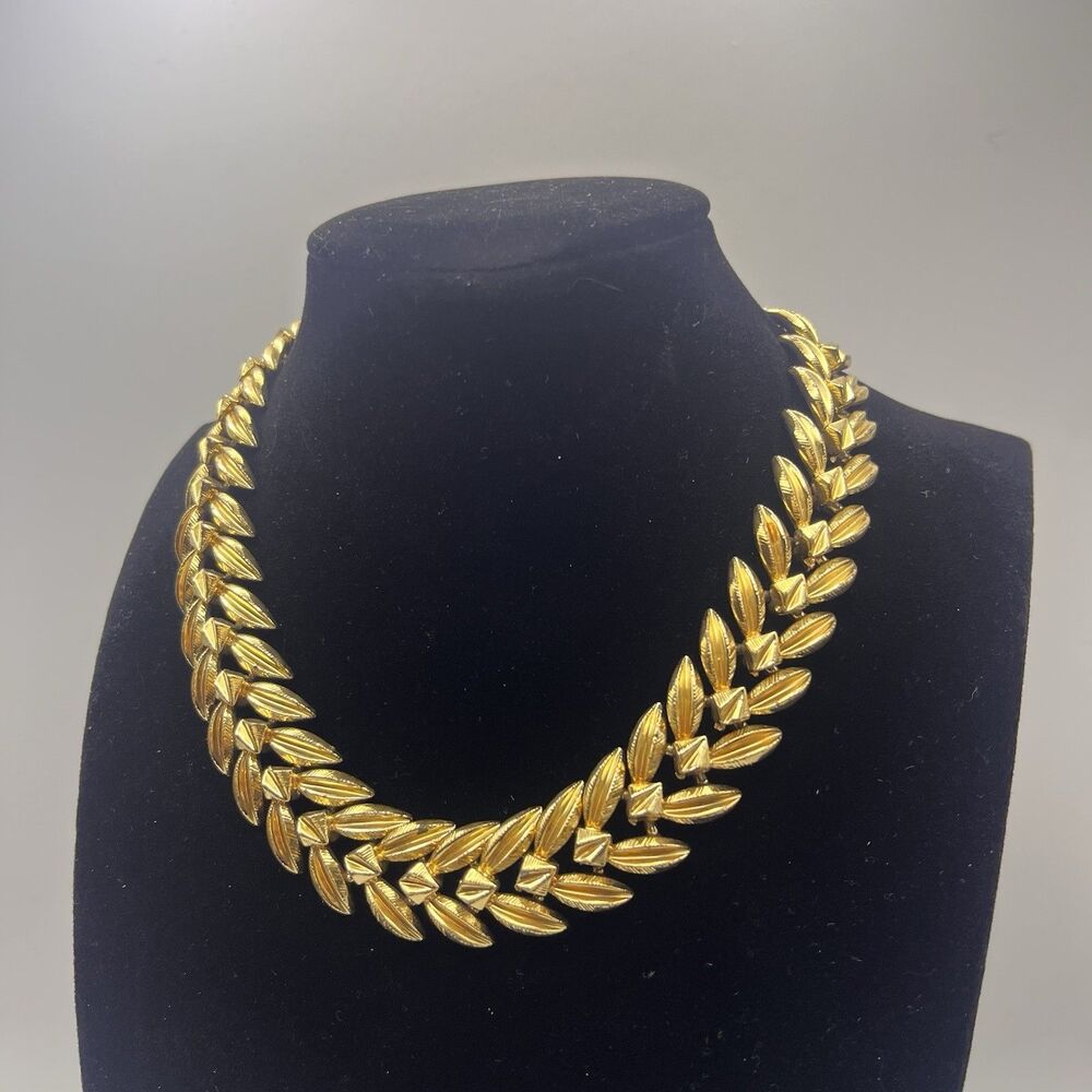 Vintage Coro Gold Tone Leaf Link Choker Necklace | 16" Signed - Picture 2 of 9